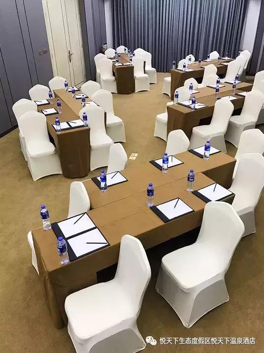 專業宴會服務 島嶼式布局，會議室B空間解決方案